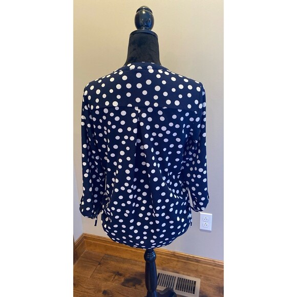 Roz & Ali Blouse Size Medium Navy White Polka Dot Top Ruching Sides Flowy - Picture 7 of 11